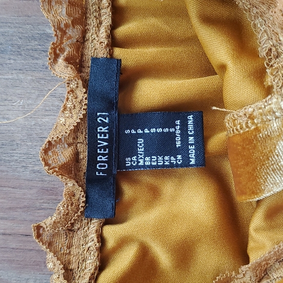 Crop top - Picture 2 of 3